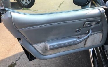 Chevrolet-corvette-pace-car-1978-black-13