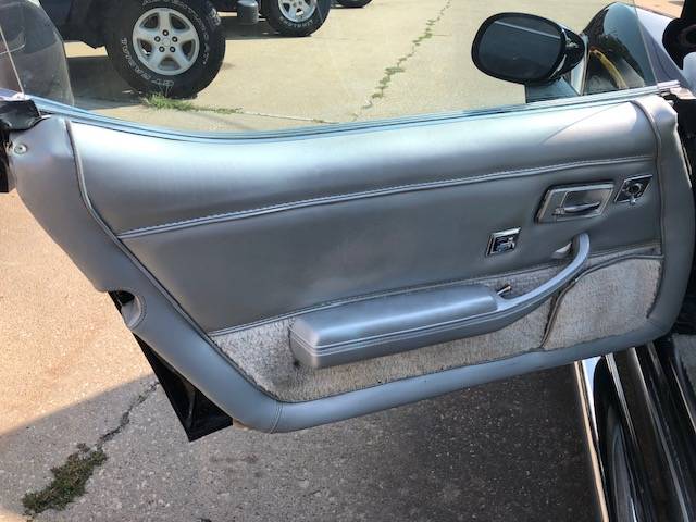 Chevrolet-corvette-pace-car-1978-black-13