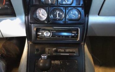 Chevrolet-corvette-pace-car-1978-black-17