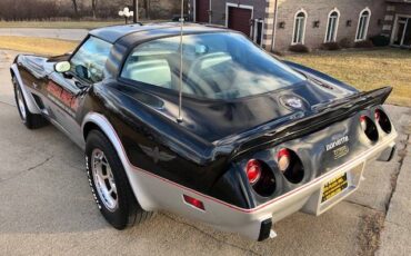 Chevrolet-corvette-pace-car-1978-black-2