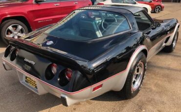Chevrolet-corvette-pace-car-1978-black-5