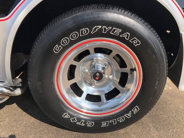 Chevrolet-corvette-pace-car-1978-black-7