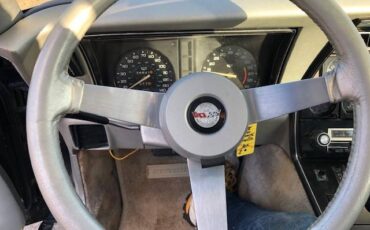 Chevrolet-corvette-pace-car-1978-black-8