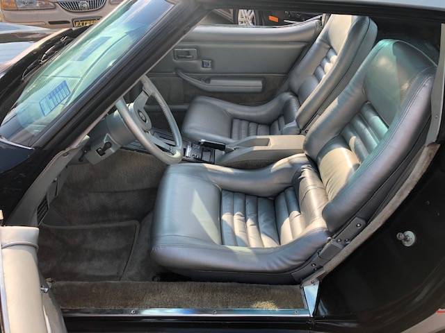 Chevrolet-corvette-pace-car-1978-black-8