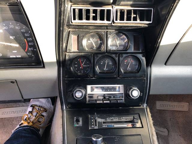 Chevrolet-corvette-pace-car-1978-black-9