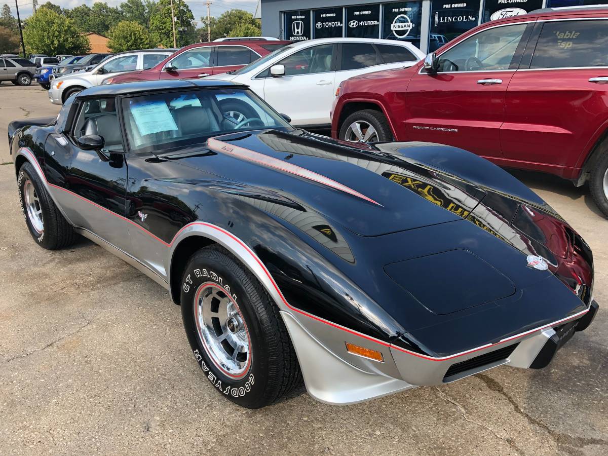 Chevrolet-corvette-pace-car-1978-black