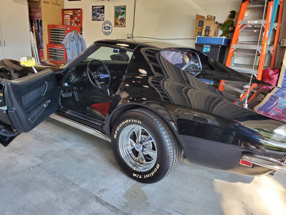 Chevrolet-corvette-stingray-1969-black-2