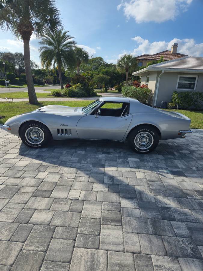Chevrolet-corvette-stingray-1969-grey-1