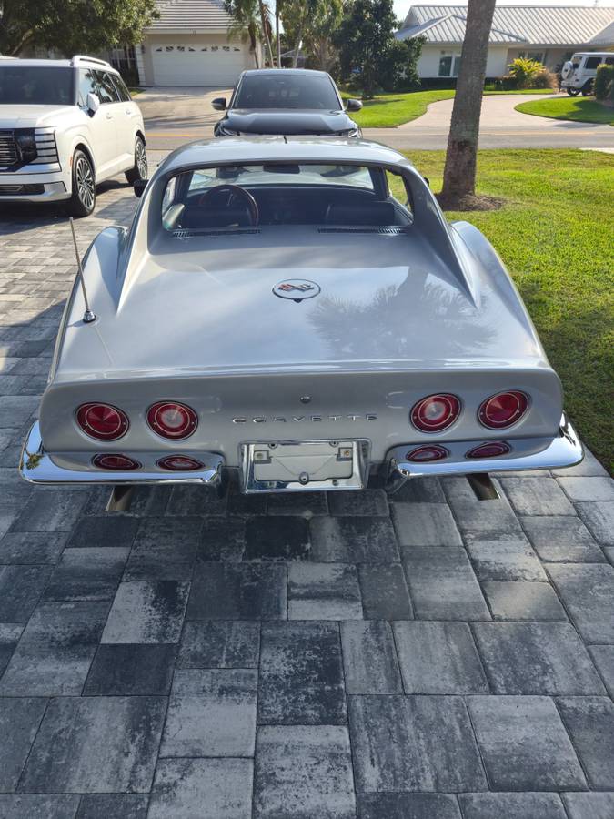 Chevrolet-corvette-stingray-1969-grey-10