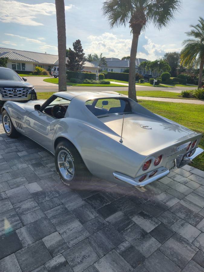 Chevrolet-corvette-stingray-1969-grey-11