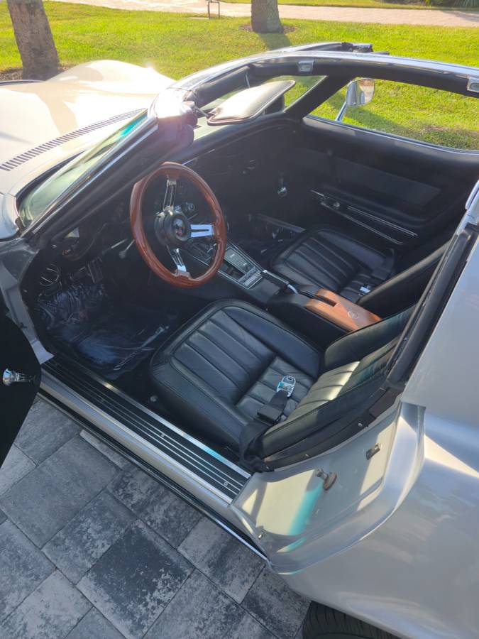 Chevrolet-corvette-stingray-1969-grey-13