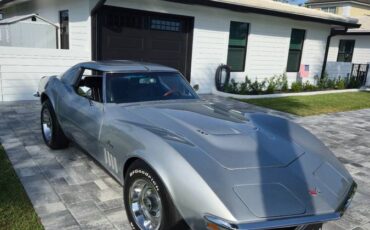Chevrolet-corvette-stingray-1969-grey-2