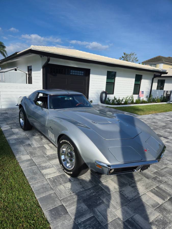 Chevrolet-corvette-stingray-1969-grey-2