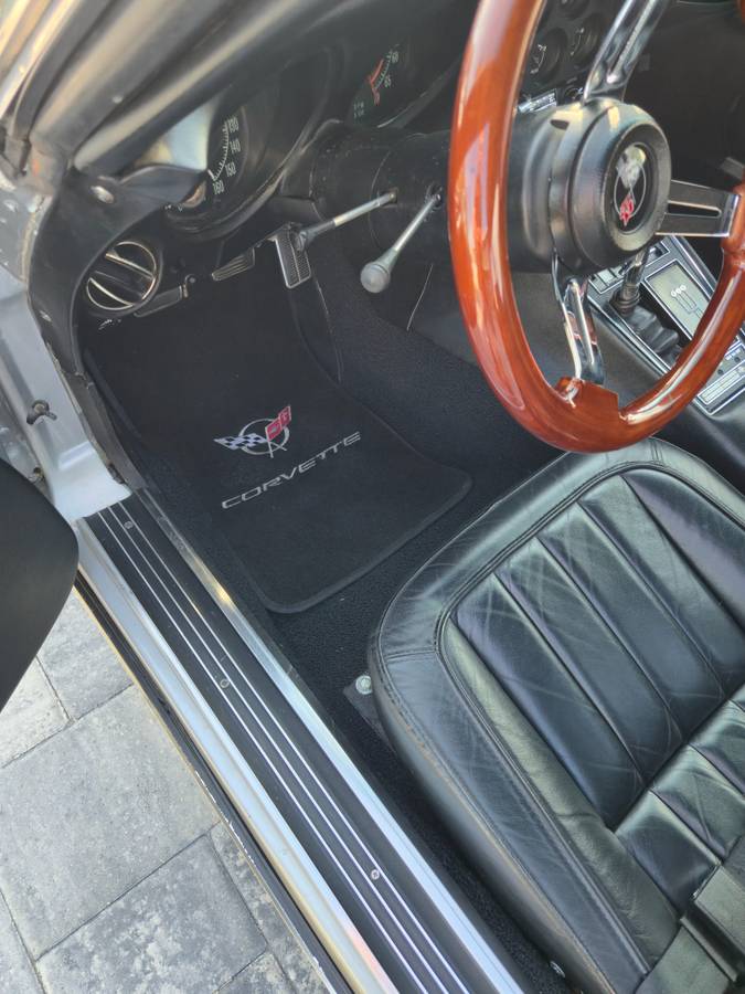 Chevrolet-corvette-stingray-1969-grey-5