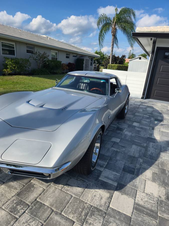 Chevrolet-corvette-stingray-1969-grey-8