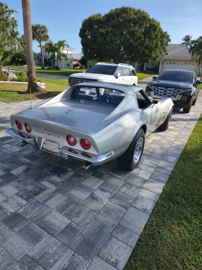 Chevrolet-corvette-stingray-1969-grey-9