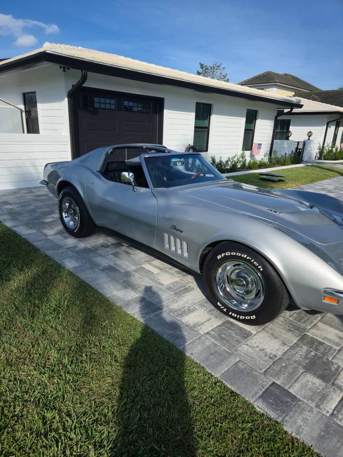Chevrolet-corvette-stingray-1969-grey