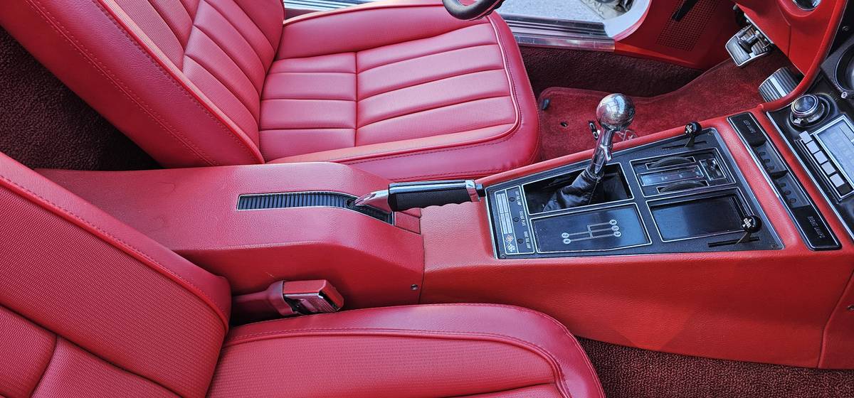 Chevrolet-corvette-stingray-1969-white-1