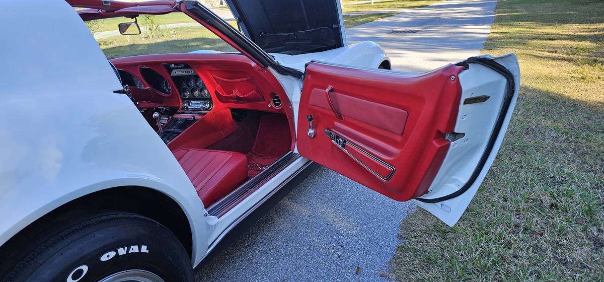 Chevrolet-corvette-stingray-1969-white-12