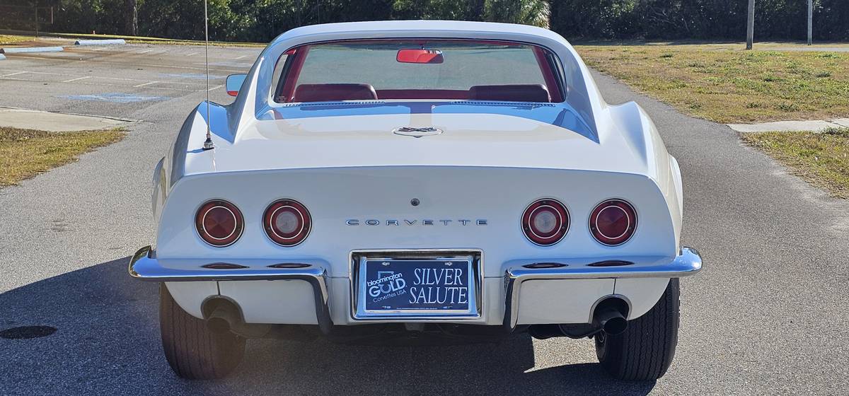 Chevrolet-corvette-stingray-1969-white-14
