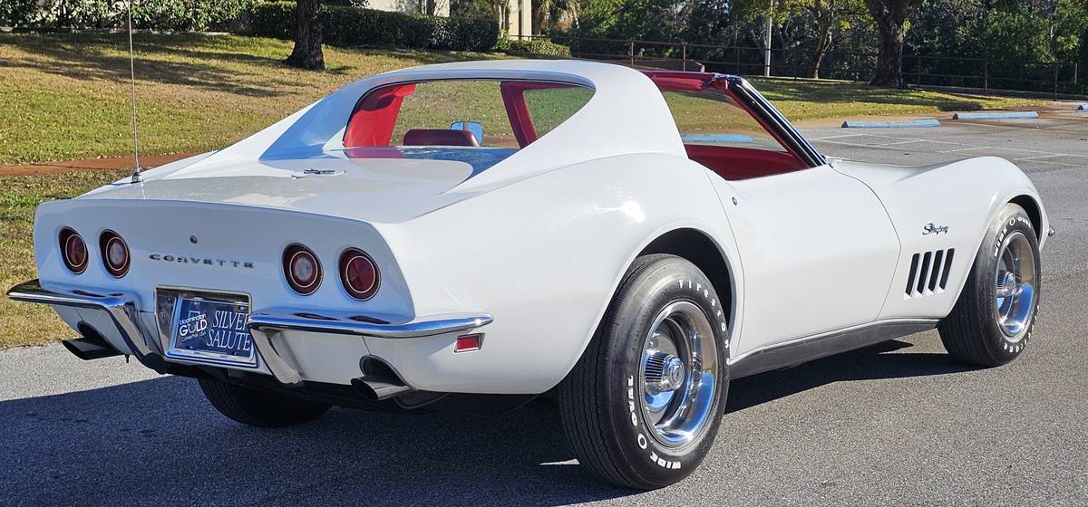 Chevrolet-corvette-stingray-1969-white-15