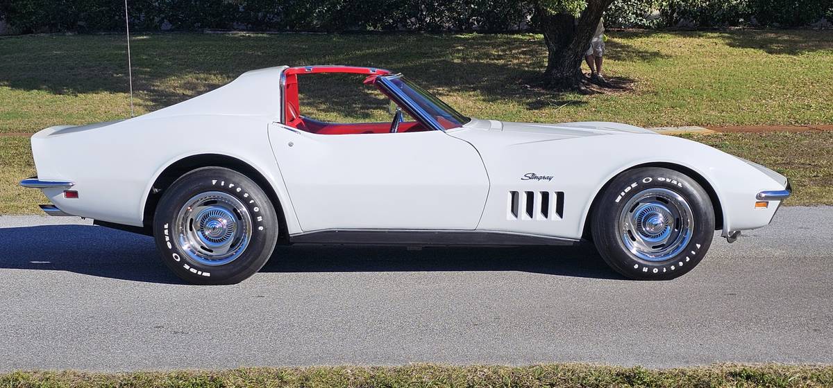 Chevrolet-corvette-stingray-1969-white-16