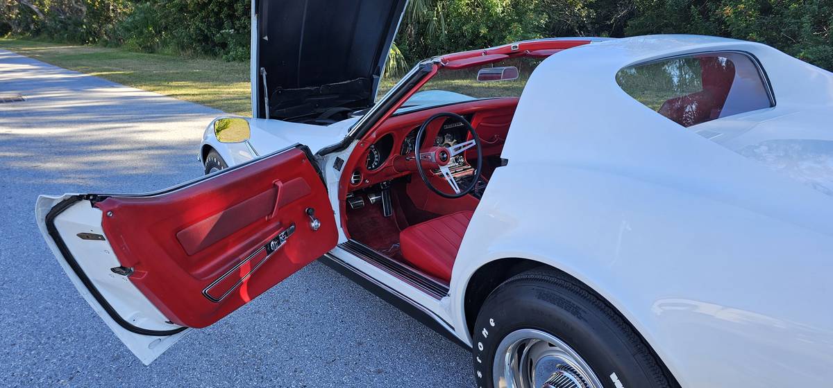 Chevrolet-corvette-stingray-1969-white-18