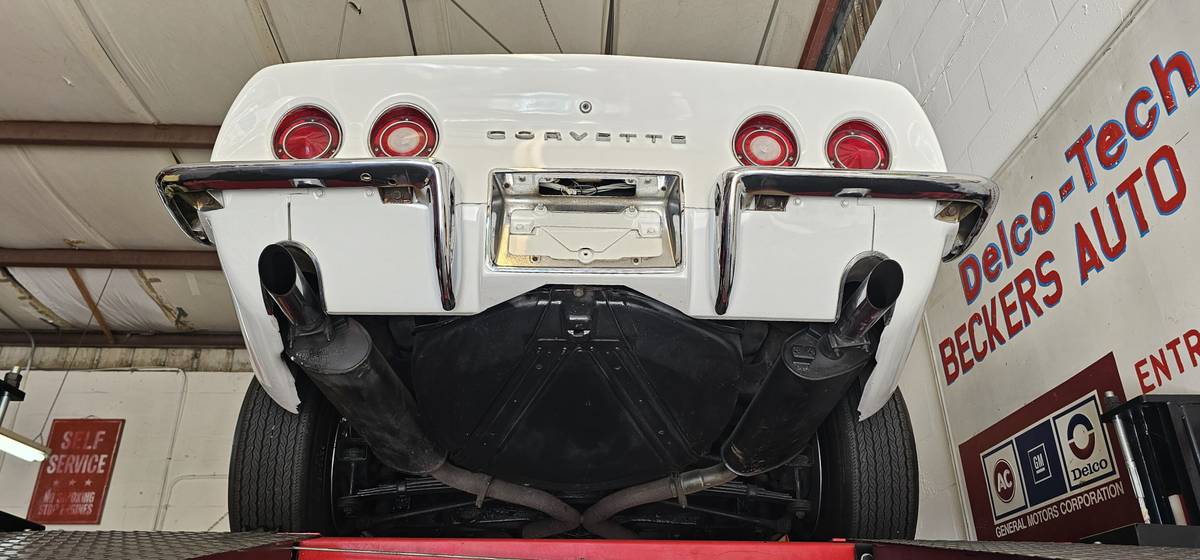 Chevrolet-corvette-stingray-1969-white-2