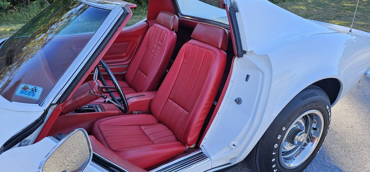 Chevrolet-corvette-stingray-1969-white-20