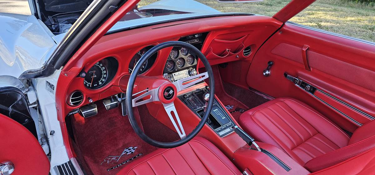 Chevrolet-corvette-stingray-1969-white-21