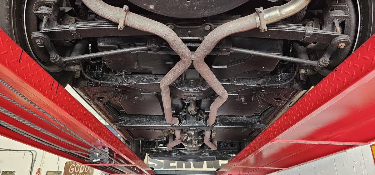 Chevrolet-corvette-stingray-1969-white-23