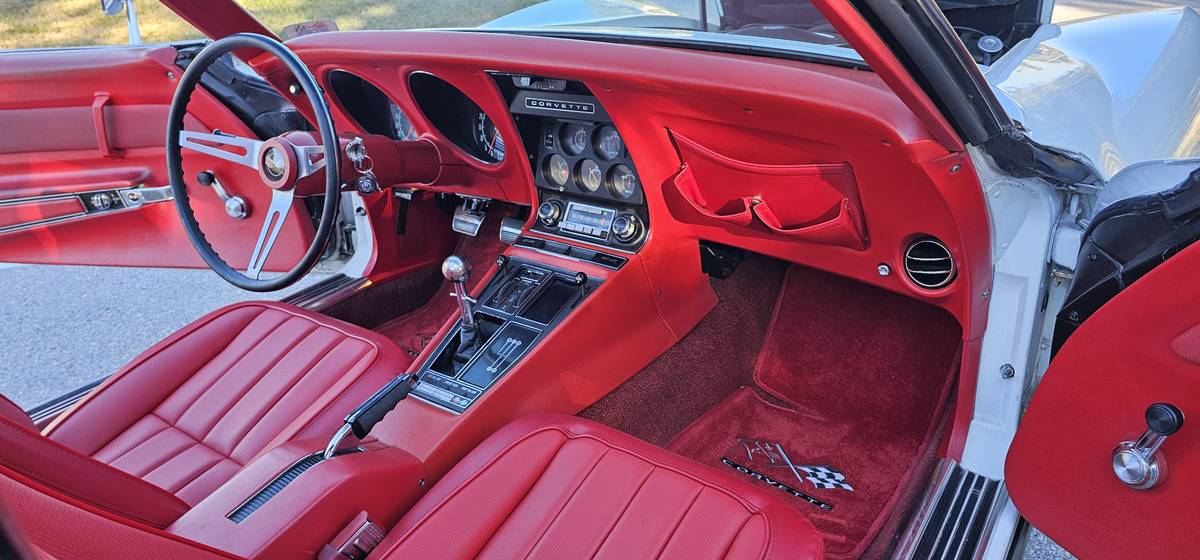 Chevrolet-corvette-stingray-1969-white-3
