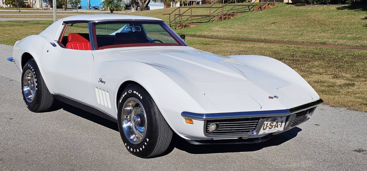 Chevrolet-corvette-stingray-1969-white-4