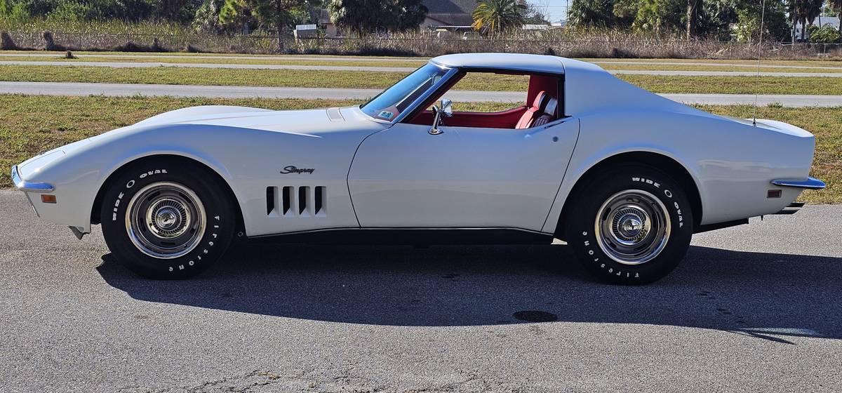 Chevrolet-corvette-stingray-1969-white-5