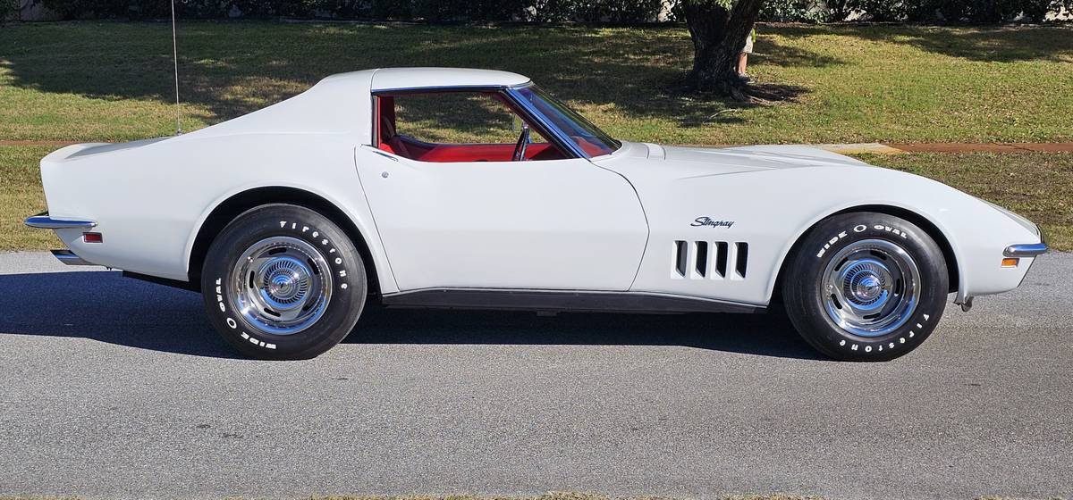 Chevrolet-corvette-stingray-1969-white-6