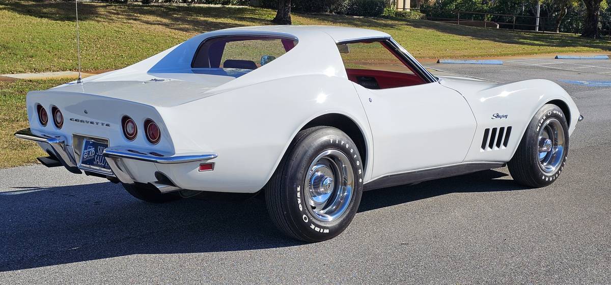 Chevrolet-corvette-stingray-1969-white-7