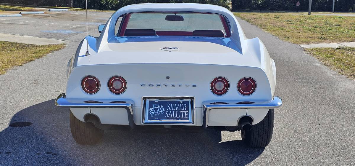 Chevrolet-corvette-stingray-1969-white-8