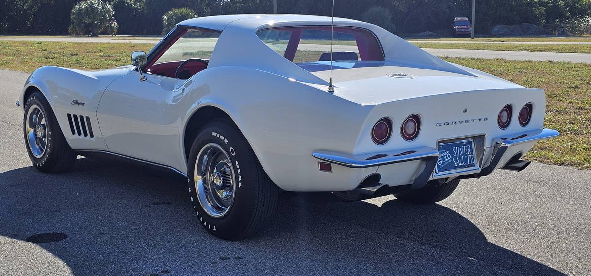 Chevrolet-corvette-stingray-1969-white-9