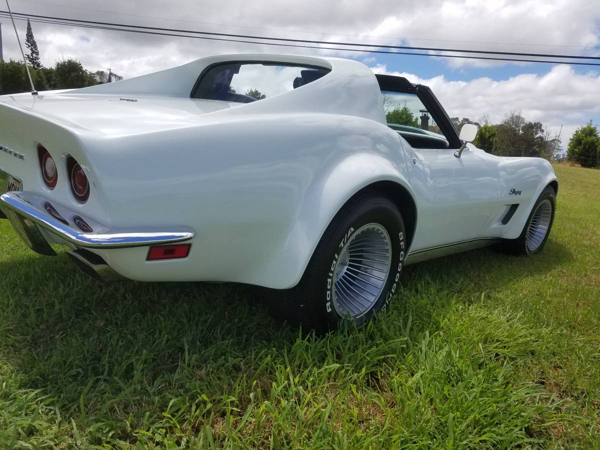 Chevrolet-corvette-stingray-1971-white-1