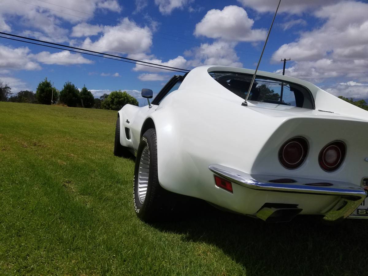 Chevrolet-corvette-stingray-1971-white-2