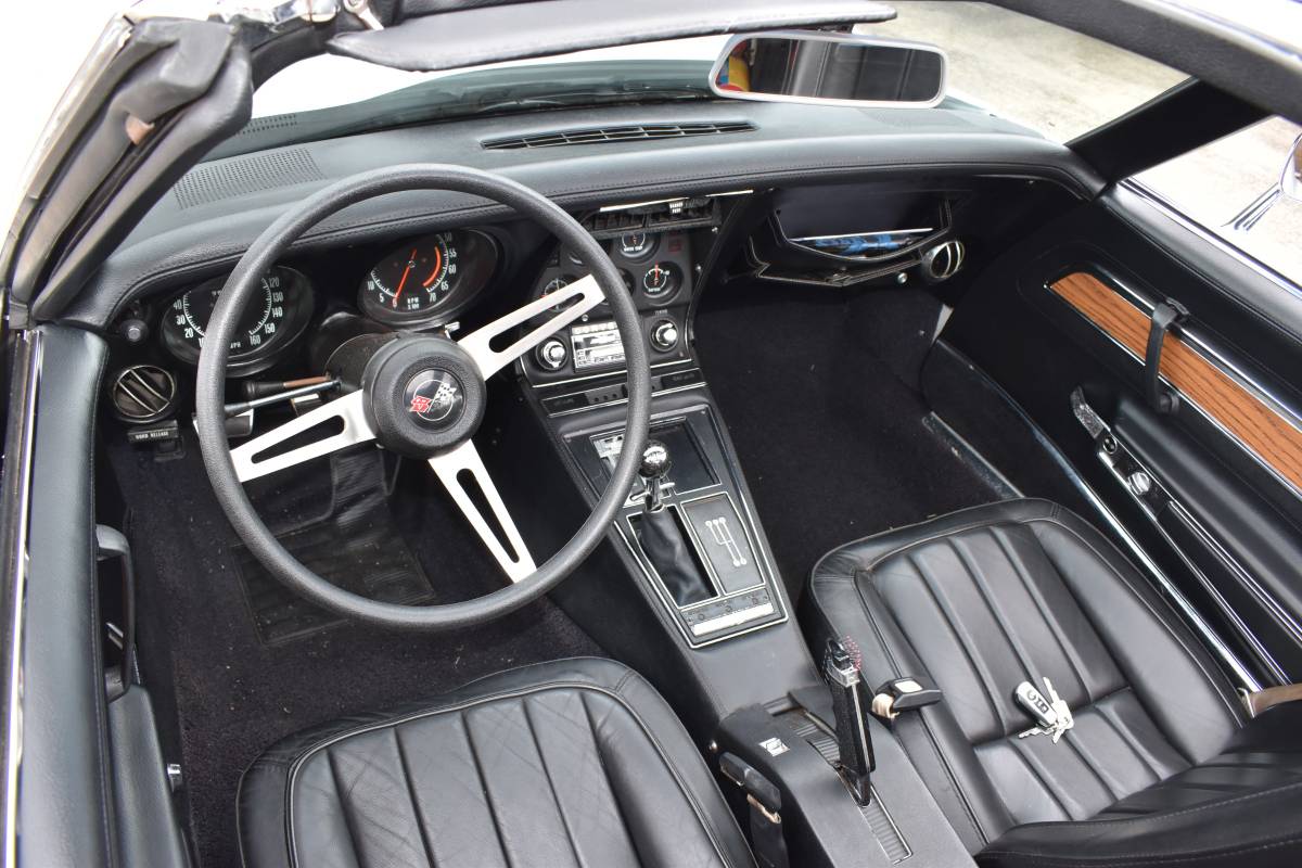 Chevrolet-corvette-stingray-1971-white-4