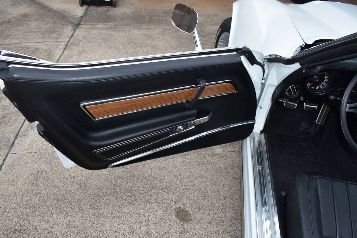 Chevrolet-corvette-stingray-1971-white-5