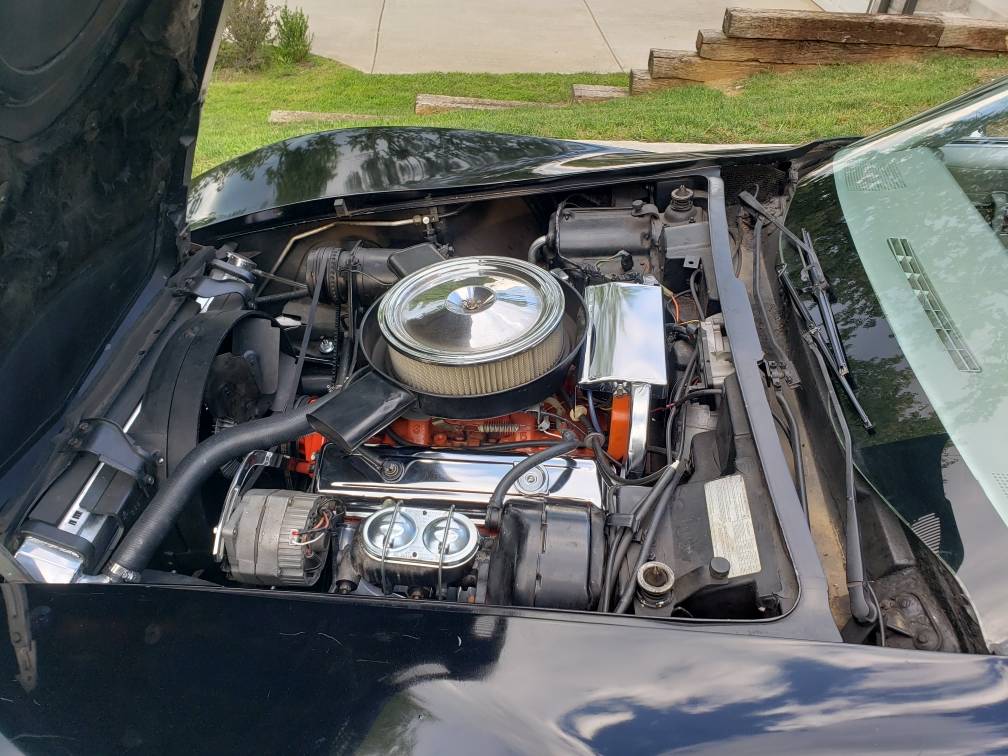 Chevrolet-corvette-stingray-1975-black-2