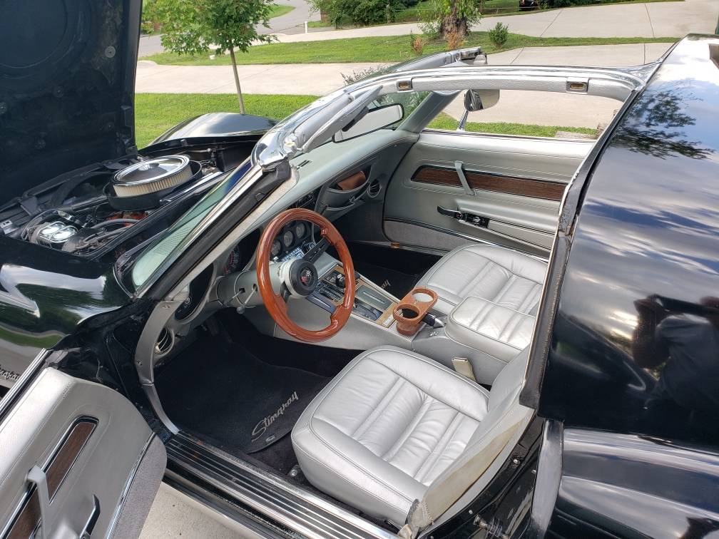 Chevrolet-corvette-stingray-1975-black-3