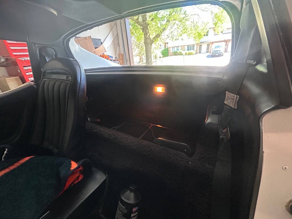 Chevrolet-corvette-stingray-1975-white-3