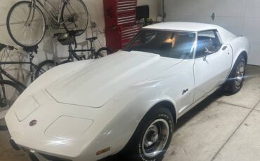 Chevrolet-corvette-stingray-1975-white-5