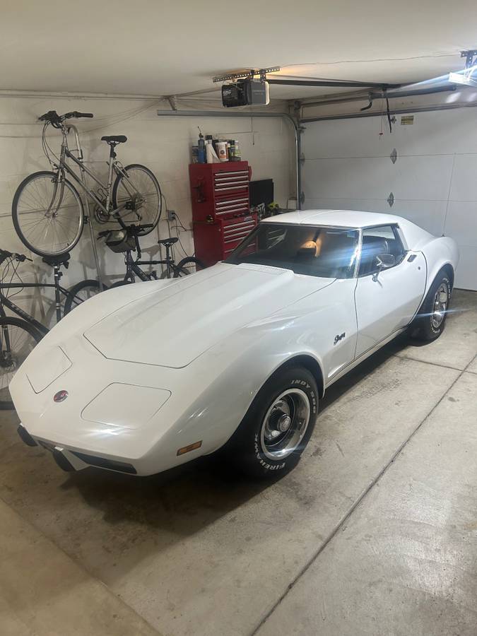 Chevrolet-corvette-stingray-1975-white-5