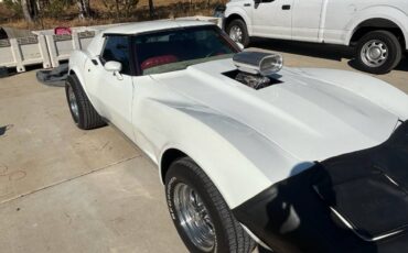 Chevrolet-corvette-stingray-1977-white-1