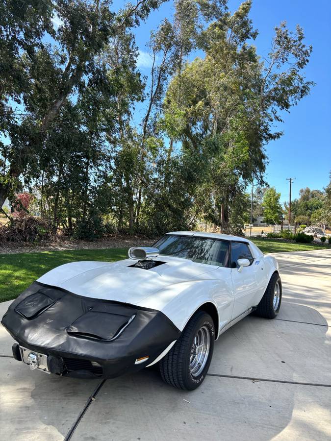 Chevrolet-corvette-stingray-1977-white-13