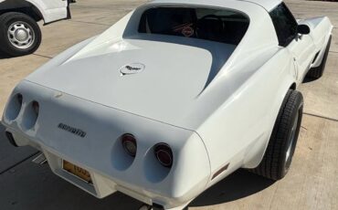 Chevrolet-corvette-stingray-1977-white-2